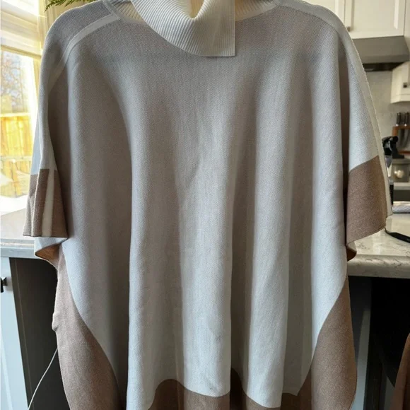 Neutral Tone Tops - Picture 5 of 9